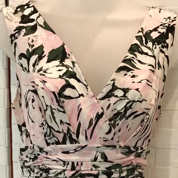St. John Collection silk floral dress size 8 pink white green floral - Picture 8 of 8